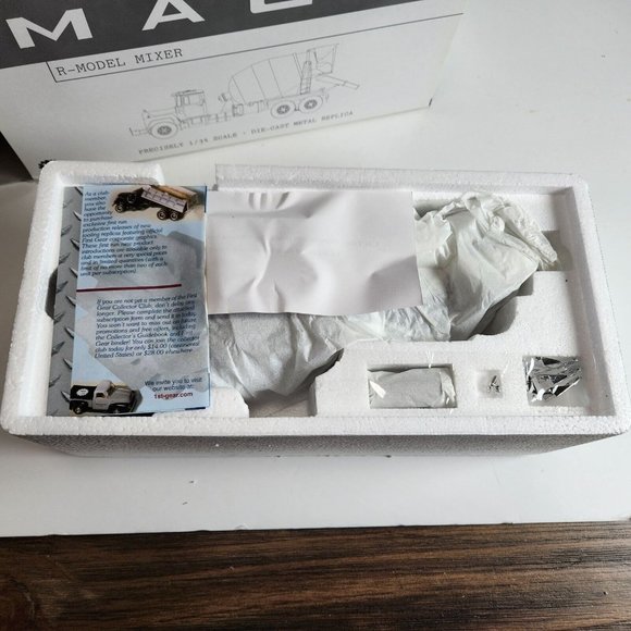 First Gear 1:34 Scale 19-0016 Mack R-Model Mixer Diecast NIB - Picture 10 of 16